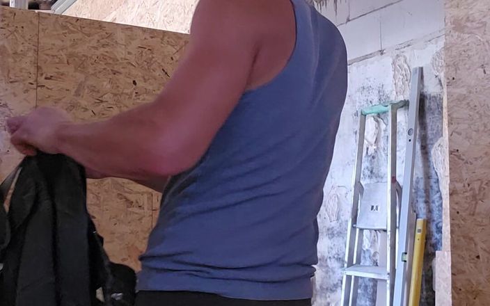 Chris_snoopy_91: Şantiyede ateşli bir gün bölüm 2/9 parmaklama, dildo sikişi, dildo sakso