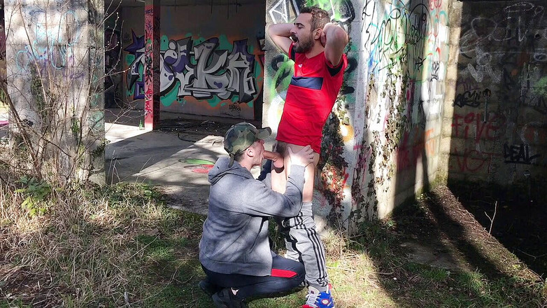 BAD BOYS FUCKERS FROM FRANCE: Yougn badboy відтрахана на відкритому повітрі Koldo Goran