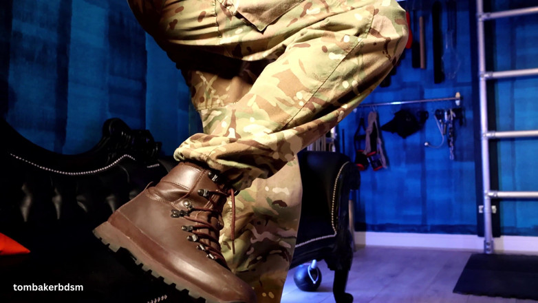 TomBakerBDSM: Jsi malá boot děvka (4k)