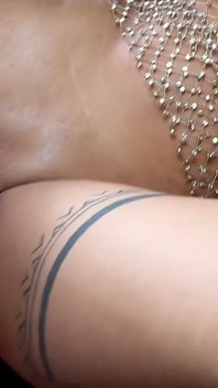 Ao-gangbang com pau (rabo) - Cathaleya & Nicci Blank foderam