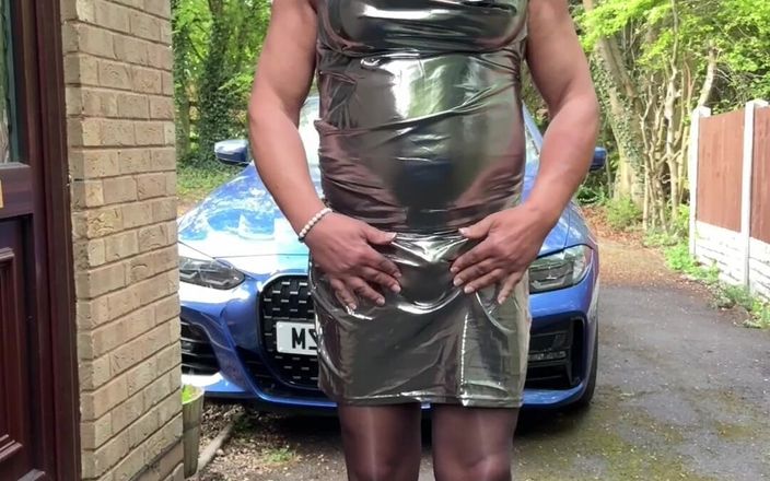 Kellycd2022: Travestit sexy Kellycd2022 în ciorapi argintii și tocuri