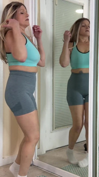 Sexy madura milf academia roupas de treino experimentar em transporte - 4K - Tabithaxxx