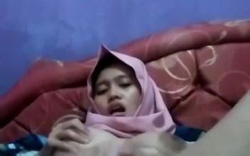 Sange Hijab After College