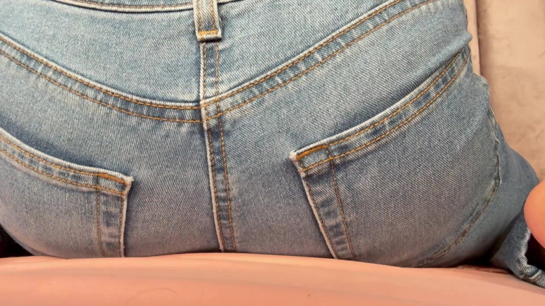 Angellkink: O curvă colosală înghite pișat