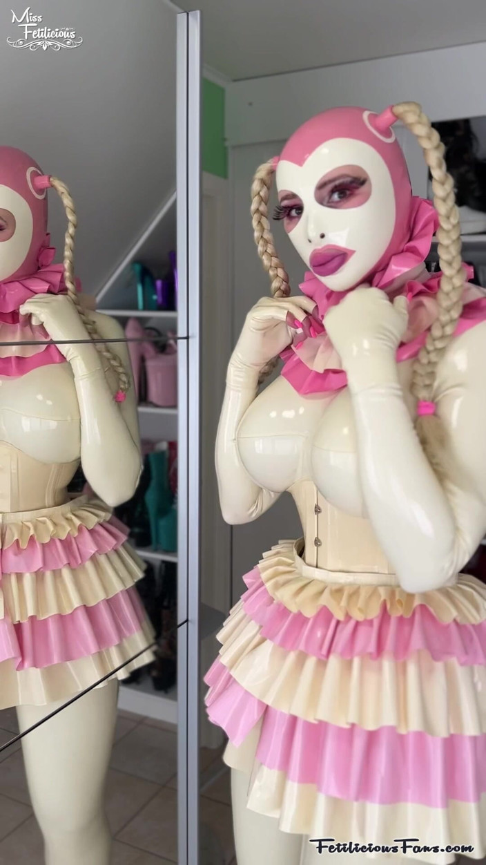 Miss_Fetilicious: Miss Fetilicious in Latex Barbie Doll Outfit