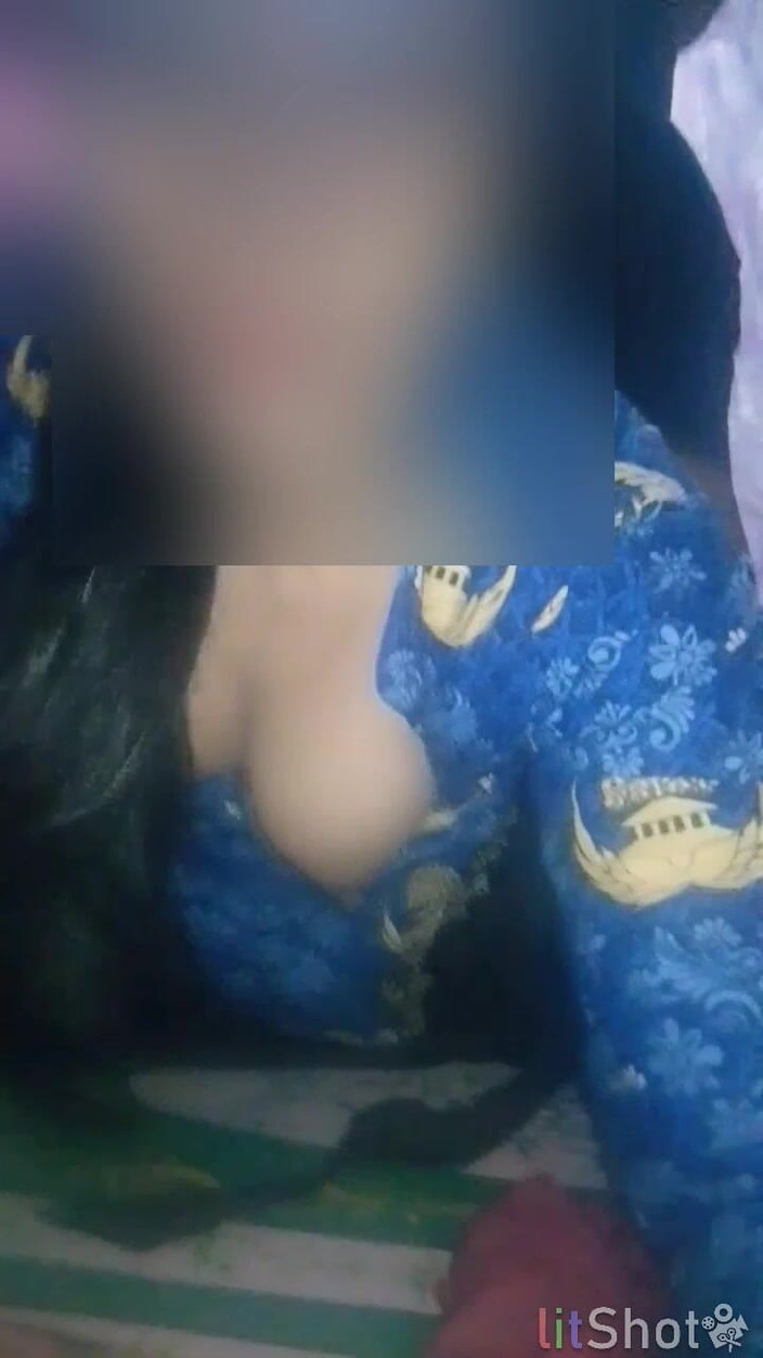 Astriana88: गोदाम में ऑफिस ड्राइवर के साथ सुंदर सिविल सर्वेंट सौतेली मम्मी का शौकिया फुटेज