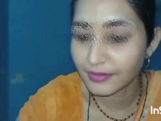 Lalita bhabhi: 姐夫和小嫂的巨大性爱视频，姐夫发现他的嫂子独自在嫂子里