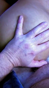 Sexy latina-milf giselle wird von mann in der küche in den arsch gefickt