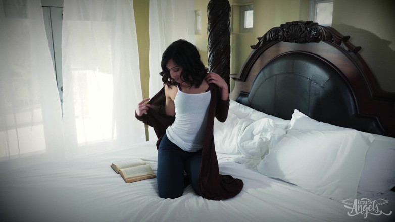 Trans Angels: Trans Angels - Latina Valentina Mia si užívá vášnivou a smyslnou...
