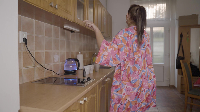 Peaches and Bananas: Prsatá Jennifer Nahá doma