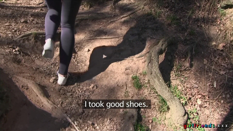 Girlfriends XXX: Iubite XXX - o drumeție duce la Parcul lesbian cu futai în...