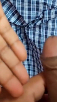 Comiendo Semen De Persona Desconocida En Público