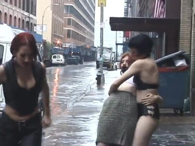 Girl on Girl: Napalone babes dominatrix znajdują dziwkę z ogromnymi cyckami podczas zaciskania...