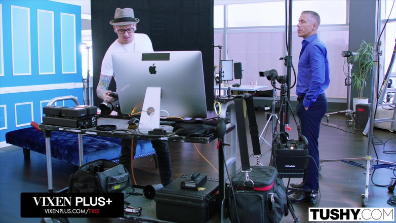 Tushy: TUSHY Semua yang Dia Boleh Fikirkan Adalah Mempunyai Zakar Dalam...