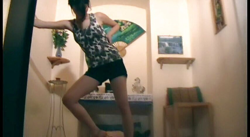 Femdom Austria: Piciorul îi plesnește lui Richie