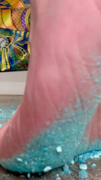 Asmr riesin sprinkle crush Größe 16 Fuß zerstörung