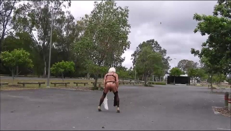 Sissy Becky: Sissyslutbecky goes dogging
