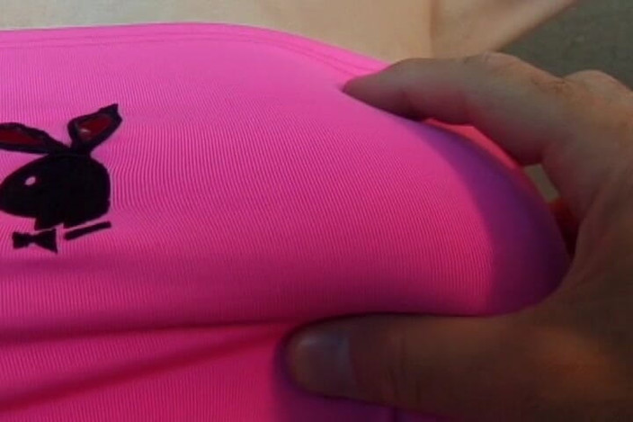 NM fetish femdom videos by Princess Nikki Cruel: 热辣少女得到她的奶子直到它们爆裂