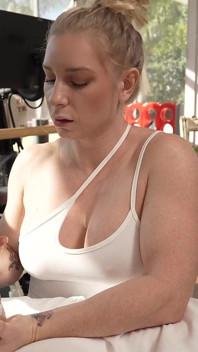 Liz sylar si tante seksi lagi asik ngentot pakai strap-on sambil pijat