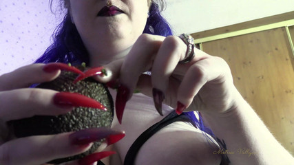 Mxtress Valleycat: The Art of Nails