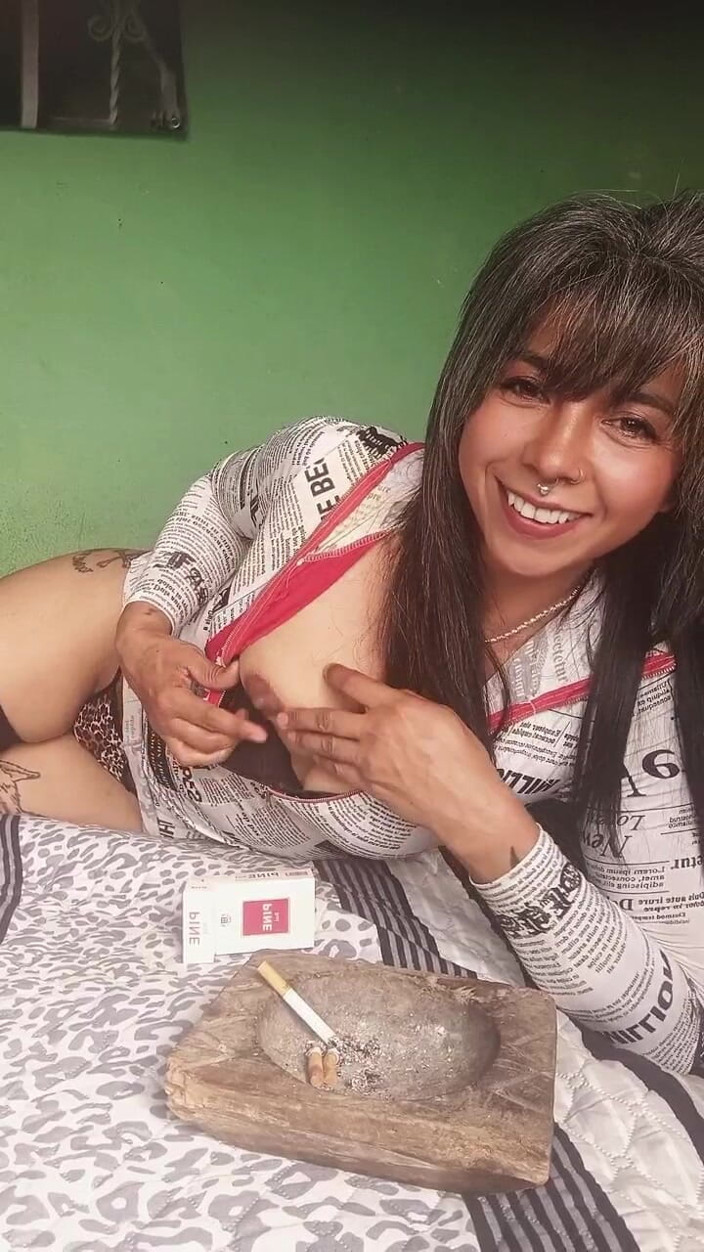 Casia Castro: Masa merokok!!