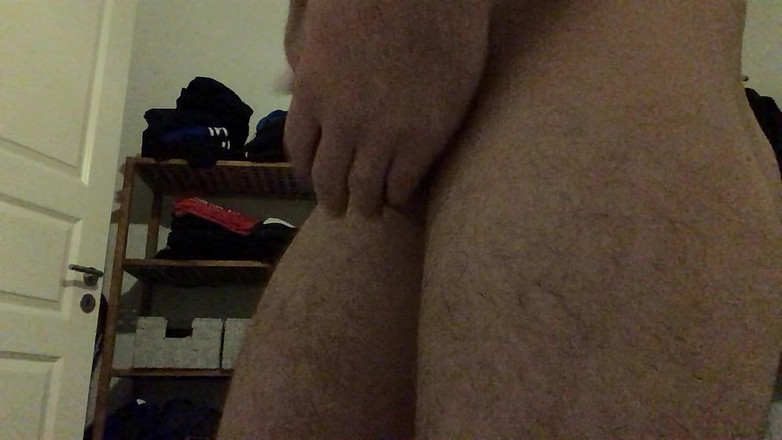 Rassi: Chàng trai trẻ khoe thân hình gợi cảm