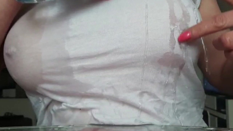 Aqua Pola: Pentilku orgasme dan pendingin sambil becek pakai kaosku