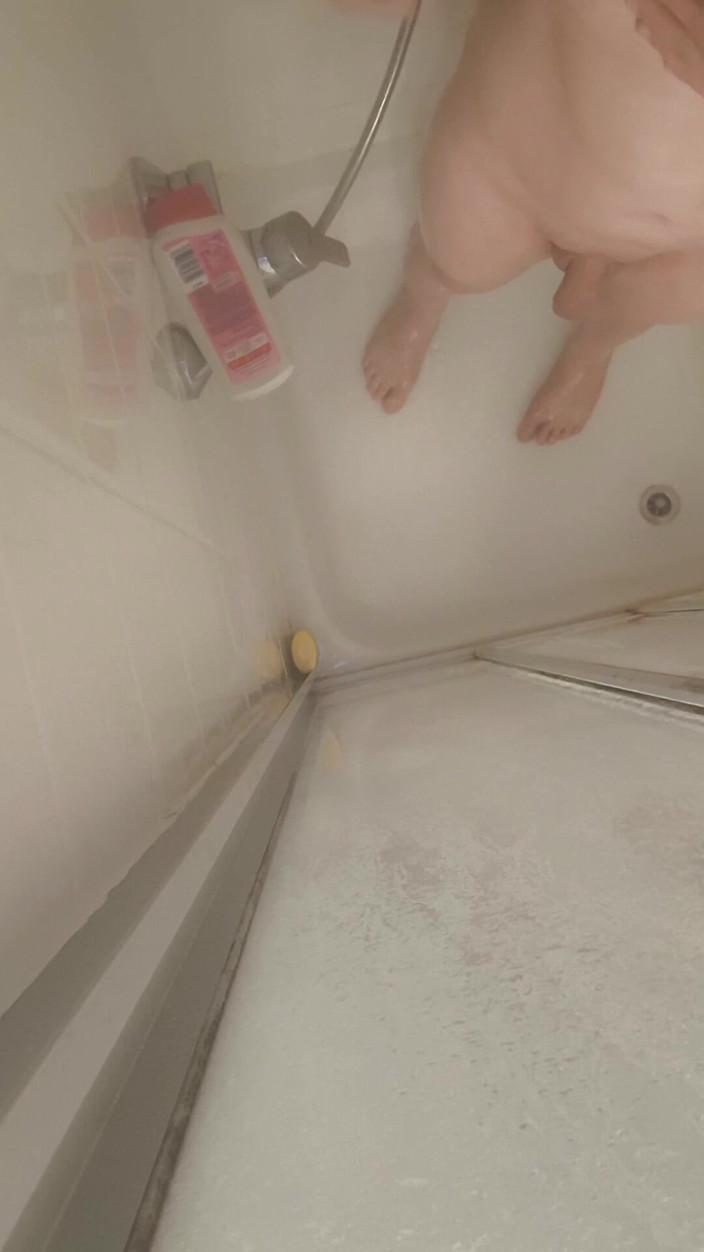 JanineLang: Orgasmus při sprchování a holení