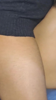 큰 엉덩이 시어머니는 사위를 유혹하여 맛있게 섹스합니다.