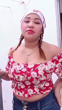 हॉट सौतेली मम्मी क्रिसमस के दौरान अपने सौतेले बेटे के लंड पर वीर्य निकालती है
