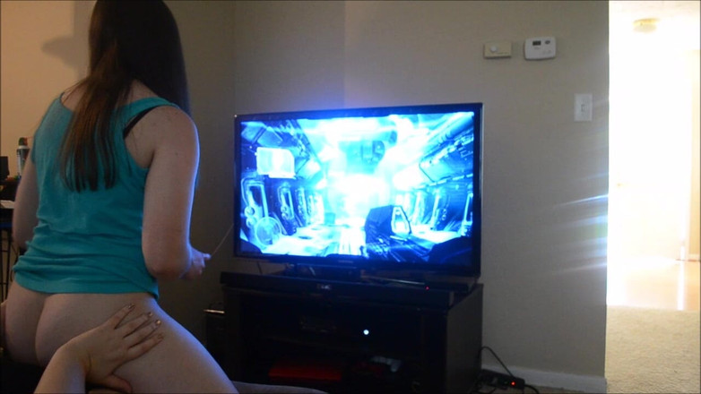 LustfulGeeks: Hraní s halo při jízdě na tváři Courtney