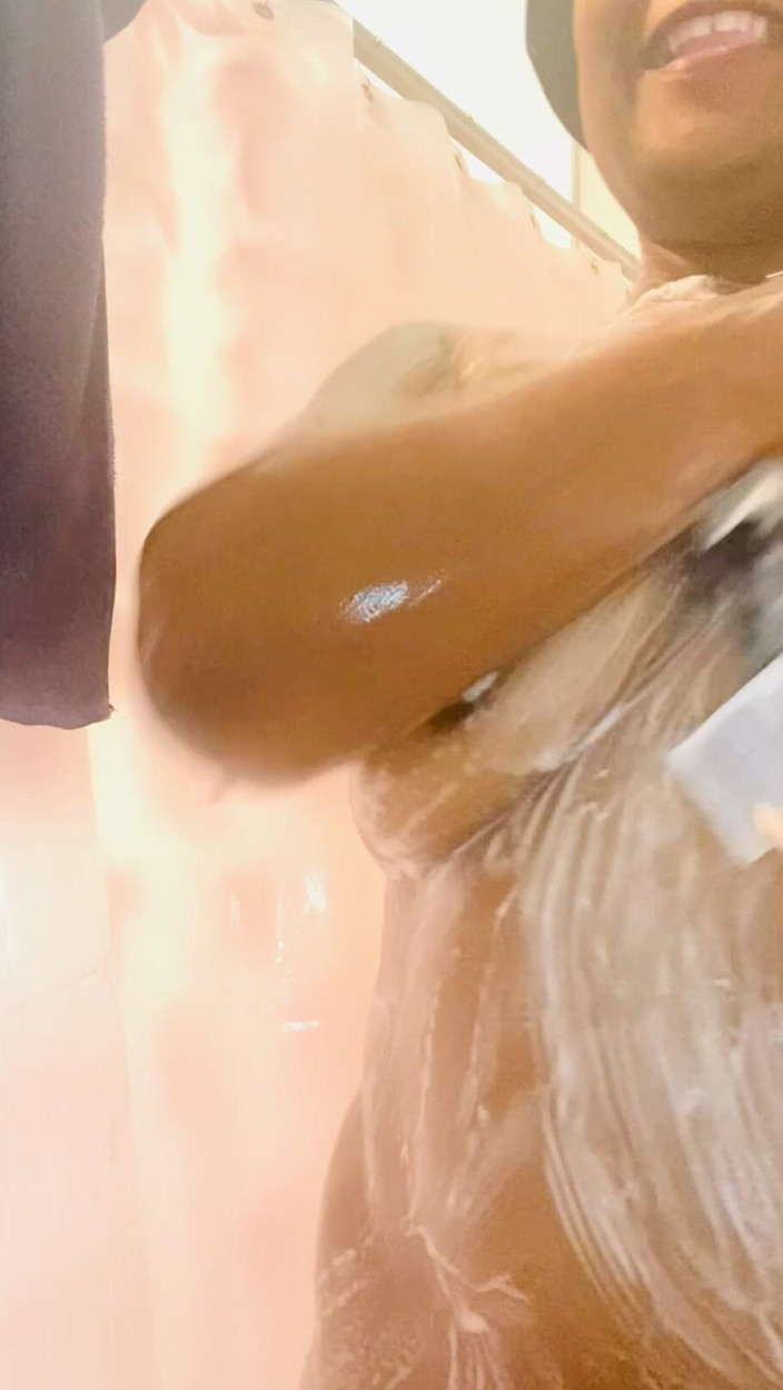 Luscious: Ayo mandi bareng peachy