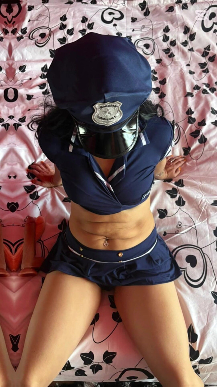 Egyeni: Seksowny policjant