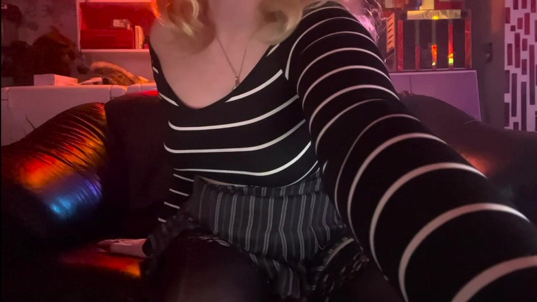 Shawna Panofka: Женское доминирование и кримпай в трусиках для куколда