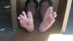 Manlyfoot: 你的朋友曼利脚先生的男性恋足节日历第13天