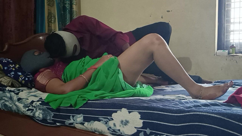Decent couples: Desi Hot Beautiful Aunty Fucking with Maid in Bedroom Enjoy...