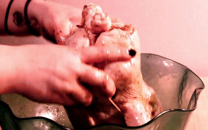 Camp Sissy Boi: Viande de massage viande sur cracher de la viande dans...