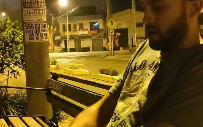 Camilo Brown: Mă masturbez pe stradă și sunt prinși de mai multe ori