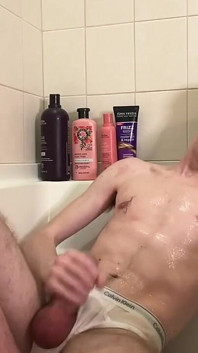 Nesestříhaný Twink se nemůže dočkat, až pochčije celé své chlupaté tělo