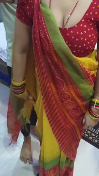 bhaabhi ne shovar thik karne ke lie parosi ko phon kiya aur chudaee huee