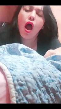 Hot Stepmom Is Surprised with Morning Fuck