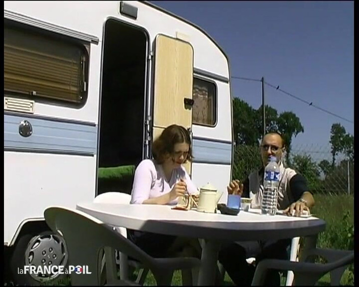 French Family Secrets: Mladá zrzavá děvka chodí v lese a miluje tvrdé šukání v...