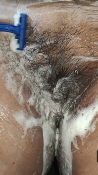 Full Shaving Video of Chubby Woman