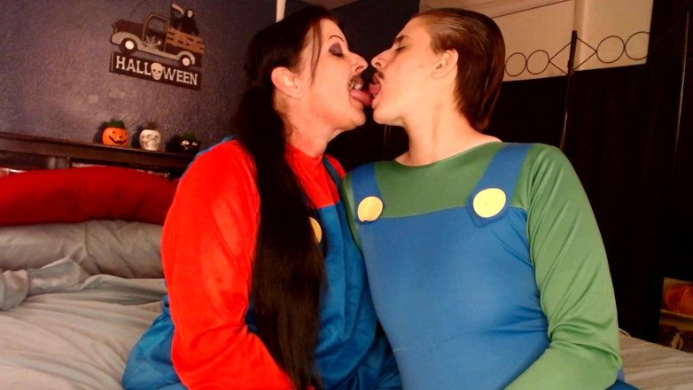 Abby Anna: Lesbian Bercium Halloween Cosplay