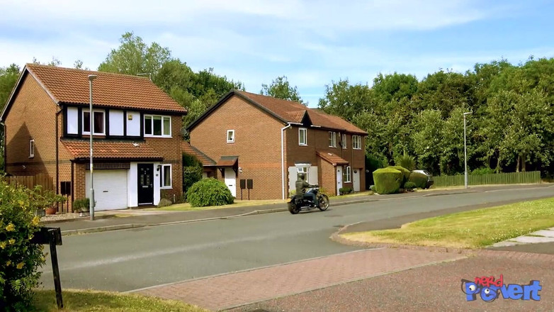 Nerd Pervert: Danni Marie - roztomilá první časovačka masturbuje a saje ptáka