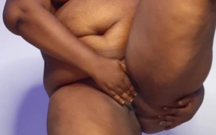 Mara Exotic: Sexy Tlustá stehna ebenová milfka Dostala celulitidu a šťávu