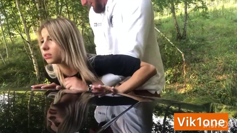 Vik1one: Baise sympa dans les bois avec une blonde sexy éjaculée dans...