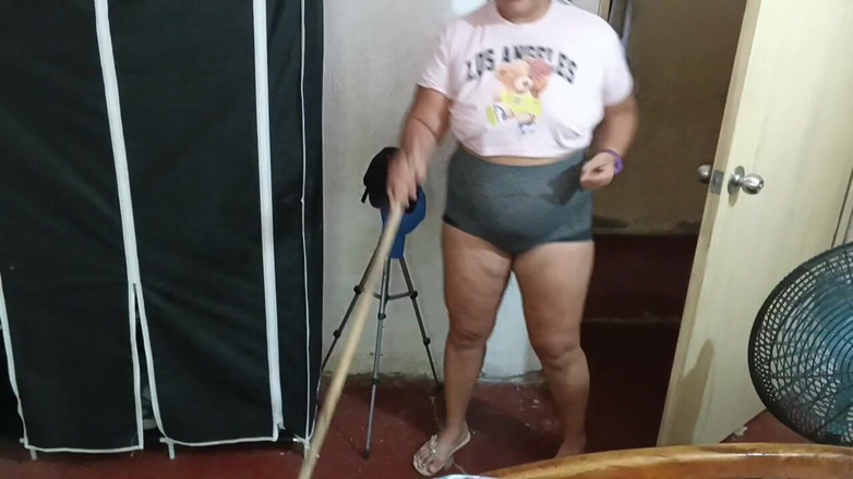 Adribella69: Gordita Culona Le Gusta Mostrar Su Gran Culo Y Teta...