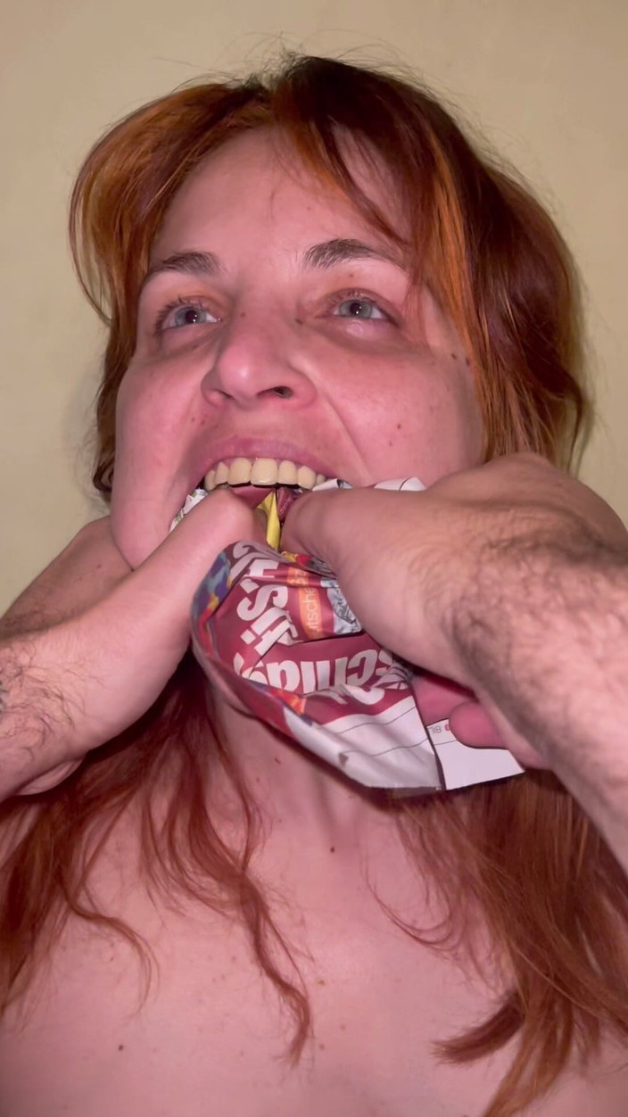 Elena917: Novinový gag POV - nádivka, fackování, vyndání