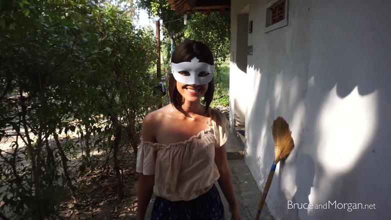 Bruce-and-Morgan: Aku suka kencing sebagai Urinal